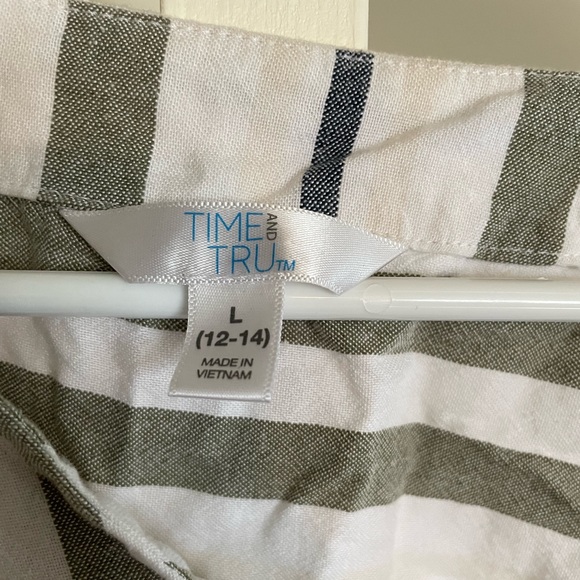 Time and Tru top - Picture 2 of 3